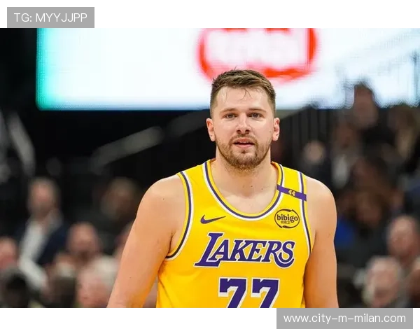 东契奇慢节奏推进，防守反而跟不上