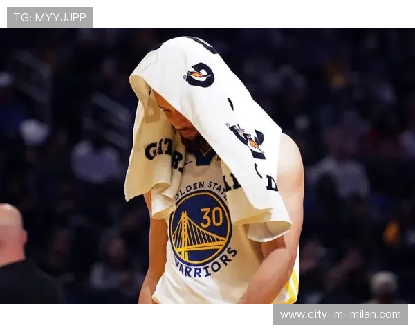 勇士库里挡拆后急停三分,命中关键远投:击破防线的绝杀时刻